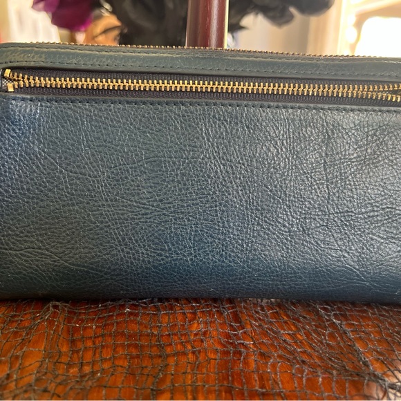 Gently used wallet - Picture 2 of 6
